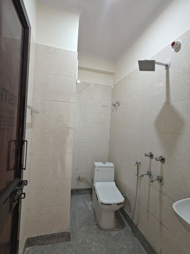 Bathroom, pandav nagar 1 Bedroom 450 Sq.Ft. Builder Floor In Pandav Nagar Delhi 10725241
