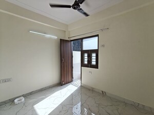Room in 1 BHK Builder Floor at Pandav Nagar – for Rent