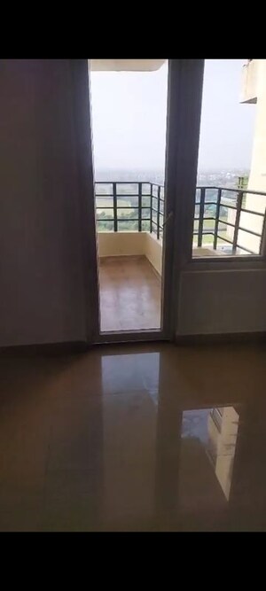 Room in 2.5 BHK Apartment at Bankey Bihari Aggarwal Heights, Raj Nagar Extension – for Sale