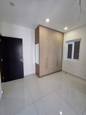 Room in 3 BHK Apartment at Rajapushpa Provincia, Narsingi – for Rent