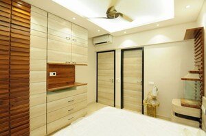 Room in 4 BHK Apartment at Akshar One Akshar, Sanpada – for Rent