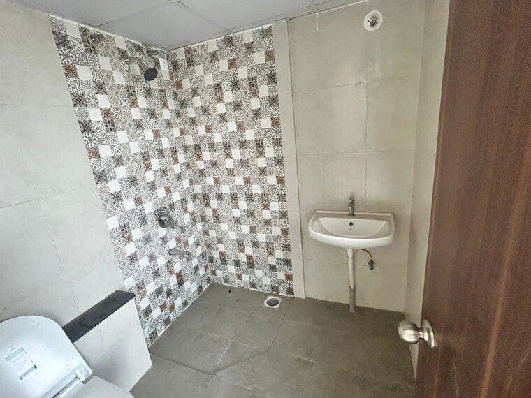 Bathroom, mantra-monarch 2 Bedroom 685 Sq.Ft. Apartment In Balewadi Pune 10725331