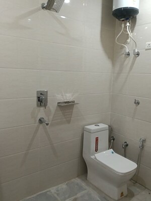 Bathroom in 1 BHK Builder Floor at Ansal Plaza Sector-23, Sector 23 – for Rent