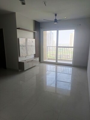 Room in 3 BHK Apartment at Tata Eureka Park, Sector 150 – for Rent
