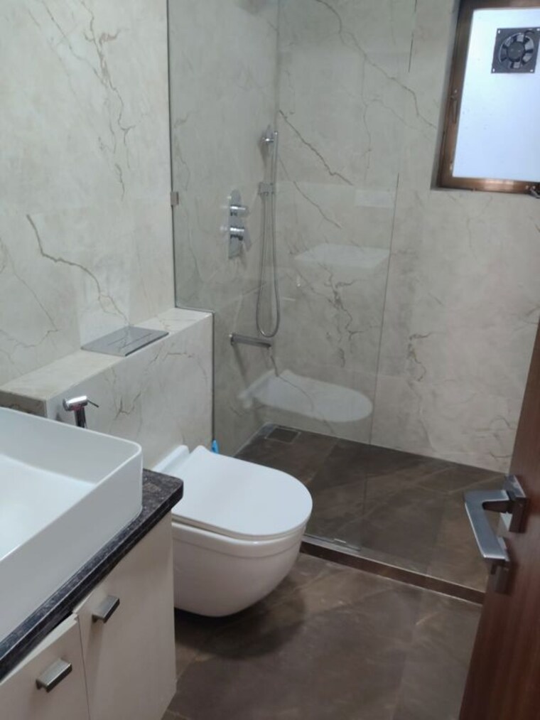 Bathroom, worli 3 Bedroom 1650 Sq.Ft. Apartment In Worli Mumbai 10725414