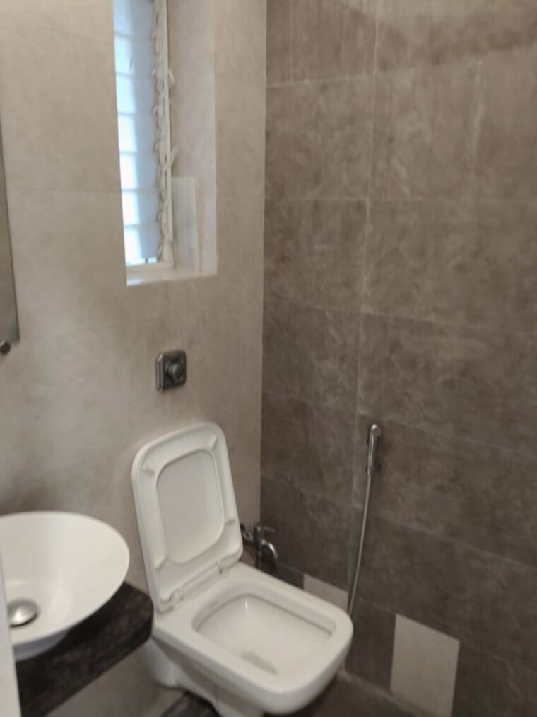 Bathroom, worli 3 Bedroom 1650 Sq.Ft. Apartment In Worli Mumbai 10725414