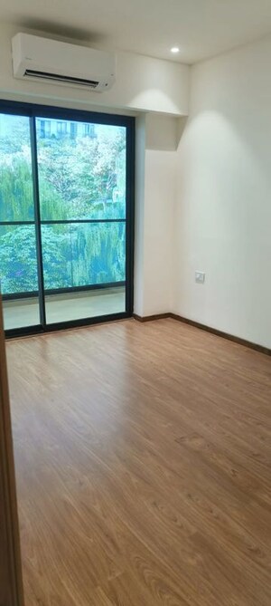 Room in 4 BHK Apartment at Emaar Serenity Hills, Sector 86 – for Rent