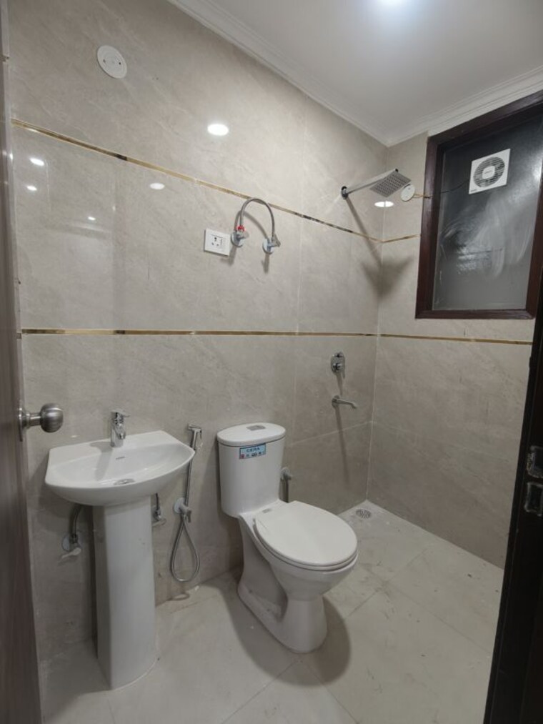 Bathroom, chattarpur 2 Bedroom 650 Sq.Ft. Builder Floor In Chattarpur Delhi 10725493