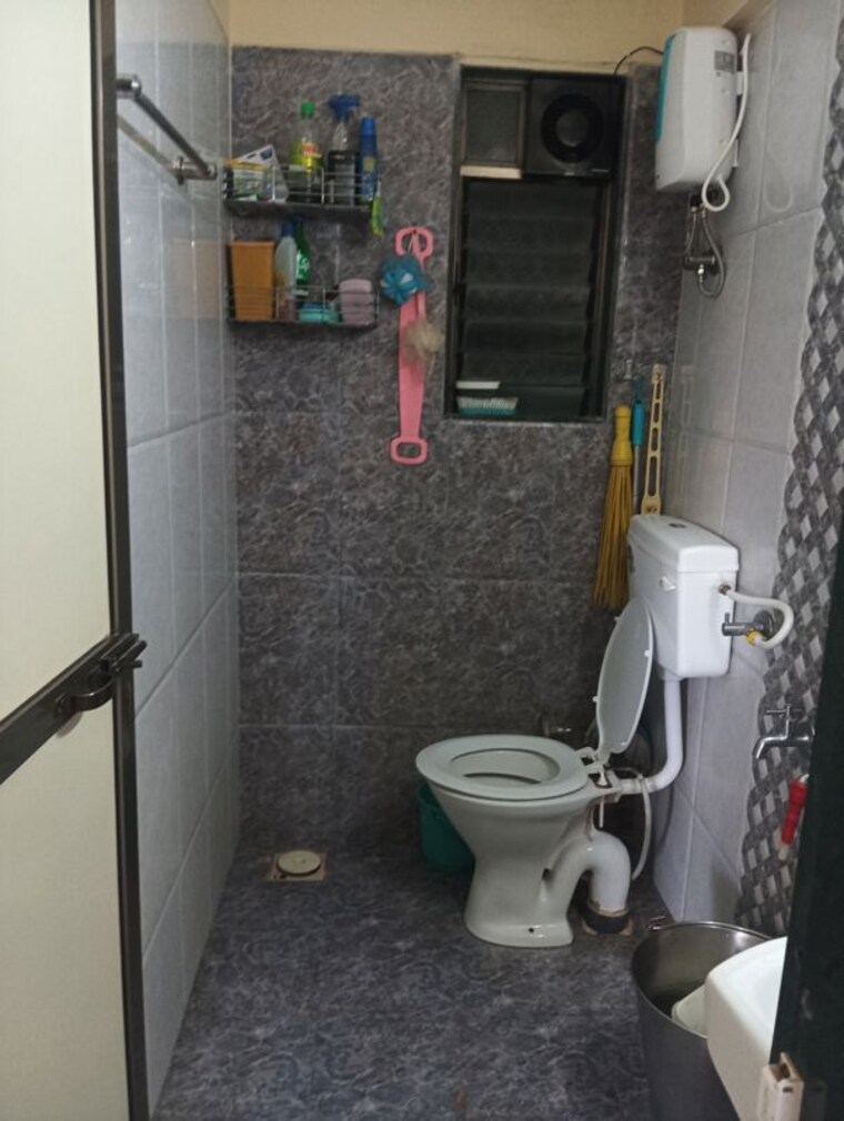 Bathroom, shastri nagar 2 Bedroom 540 Sq.Ft. Apartment In Shastri Nagar Thane 10725512