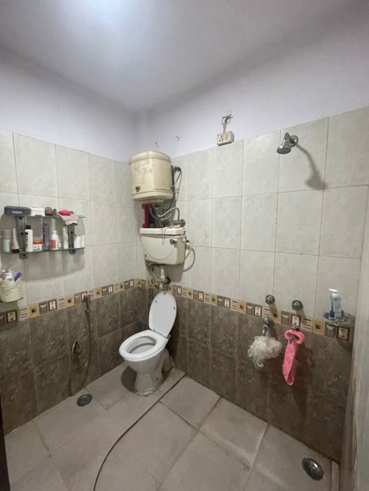 Bathroom, saket 1 RK 400 Sq.Ft. Apartment In Saket Delhi 10725523