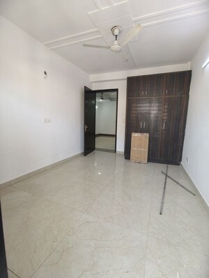 Room in 3 BHK Builder Floor at Chattarpur – for Rent