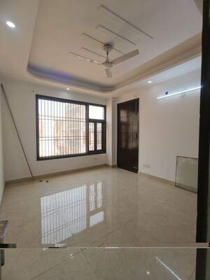 Room in 3 BHK Builder Floor at Chattarpur – for Rent