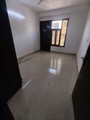 Room in 3 BHK Builder Floor at Chattarpur – for Rent