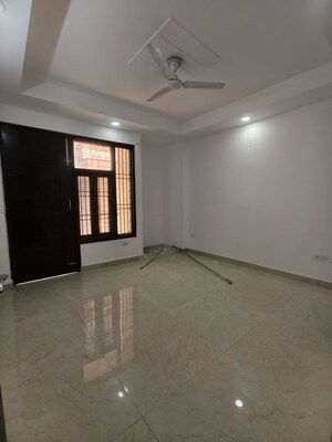 Room in 3 BHK Builder Floor at Chattarpur – for Rent