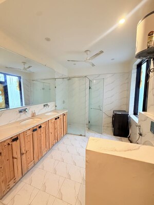 Team Area in 4 BHK Builder Floor at RWA Apartments Sector 108, Sector 108 – for Rent