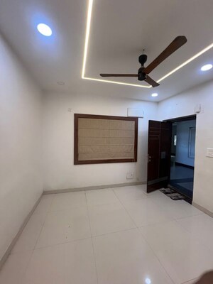 Room in 3 BHK Apartment at Aryamitra Bay Hills, Narsingi – for Rent