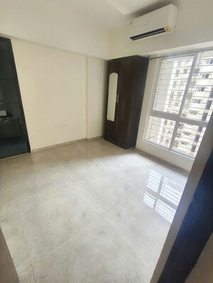 Room in 1 BHK Apartment at Lodha Amara, Kolshet Road – for Rent
