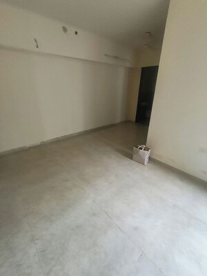 Room in 1 BHK Apartment at Lodha Amara, Kolshet Road – for Rent