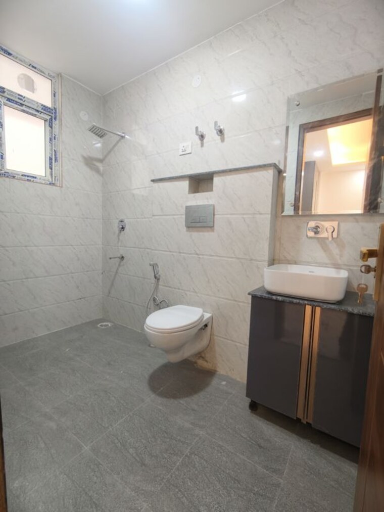 Bathroom, chattarpur 2 Bedroom 700 Sq.Ft. Builder Floor In Chattarpur Delhi 10725542
