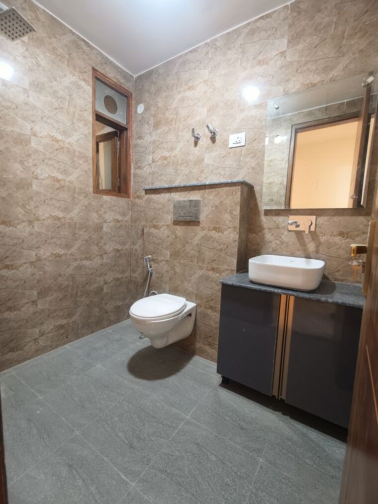 Bathroom, chattarpur 2 Bedroom 700 Sq.Ft. Builder Floor In Chattarpur Delhi 10725542