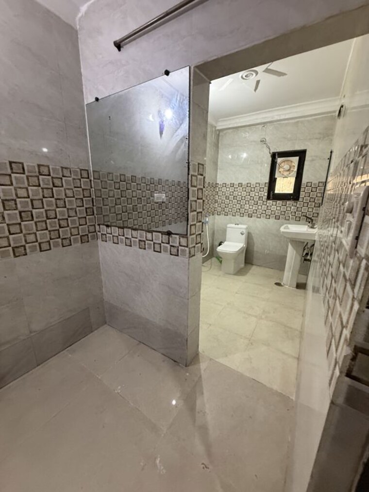 Bathroom, sector 44 5 Bedroom 2583 Sq.Ft. Independent House In Sector 44 Noida 10725600