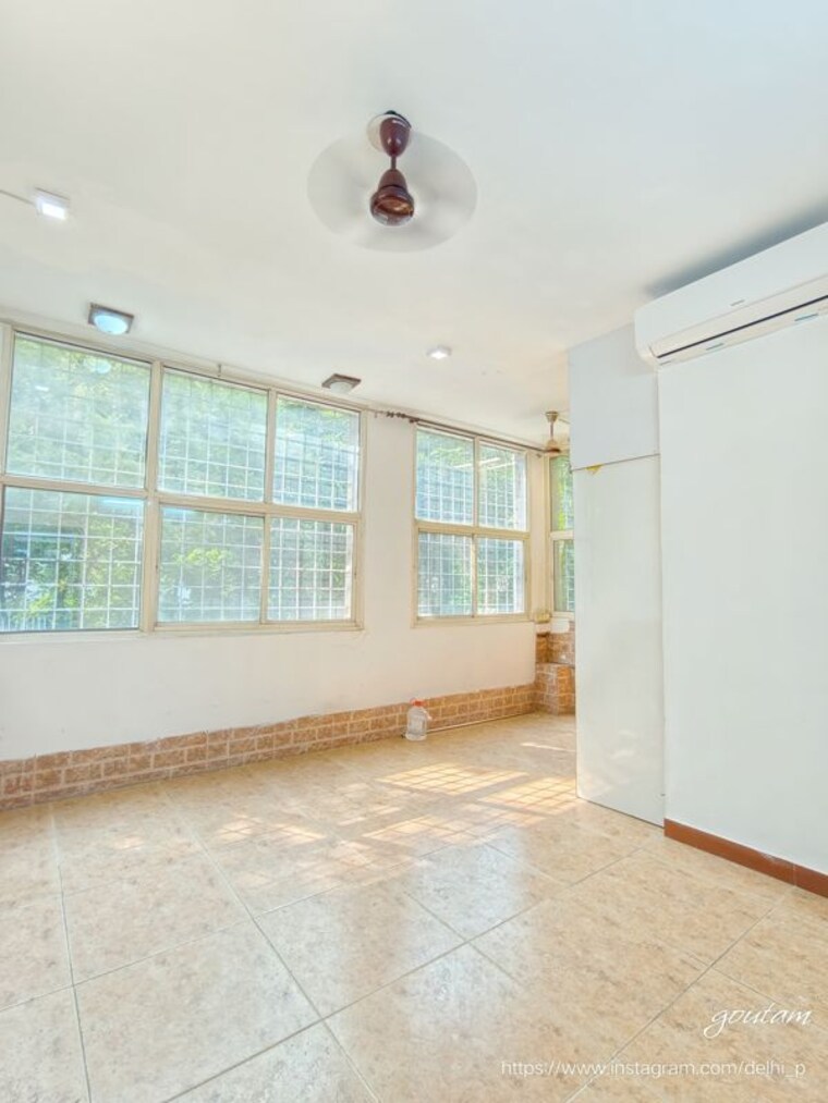 Room, east of kailash 3 Bedroom 1800 Sq.Ft. Builder Floor In East Of Kailash Delhi 10725688