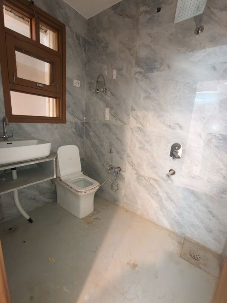 Bathroom, chattarpur 2 Bedroom 1000 Sq.Ft. Builder Floor In Chattarpur Delhi 10725673
