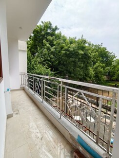 2 BHK +Builder Floor For Rent in Chattarpur