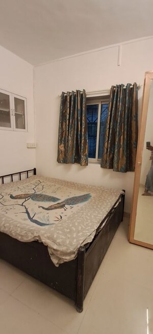 Furnished Amenities in 2 BHK Apartment at Shiv Kirti Apartment, Malad West – for Rent