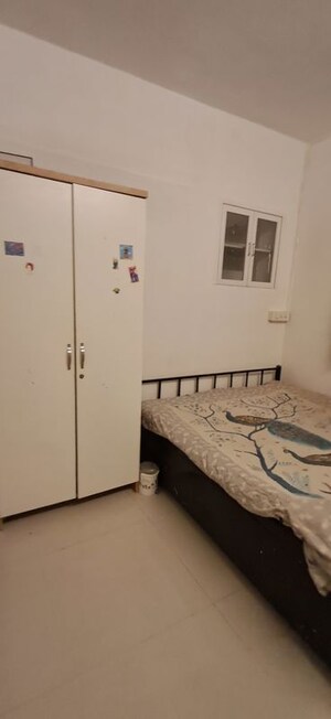 Furnished Amenities in 2 BHK Apartment at Shiv Kirti Apartment, Malad West – for Rent