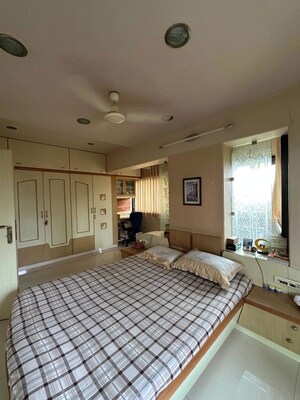 Bedroom in 2 BHK Apartment at Sanskruti Apartment Prabhadevi, Prabhadevi – for Sale