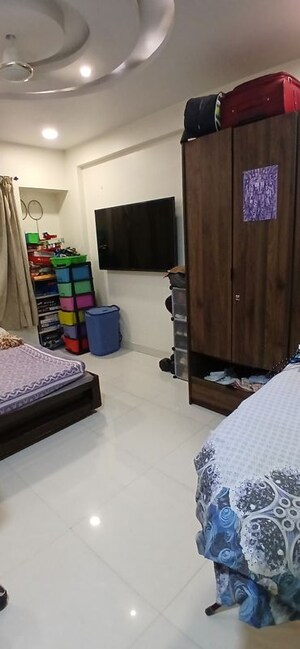 Room in 4 BHK Apartment at Wardha rd – for Rent