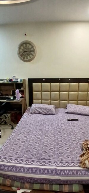 Room in 4 BHK Apartment at Wardha rd – for Rent