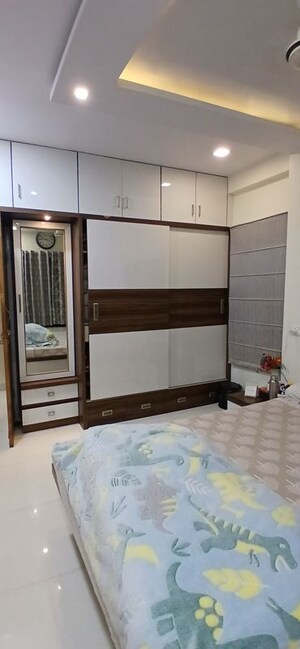 Furnished Amenities in 4 BHK Apartment at Wardha rd – for Rent