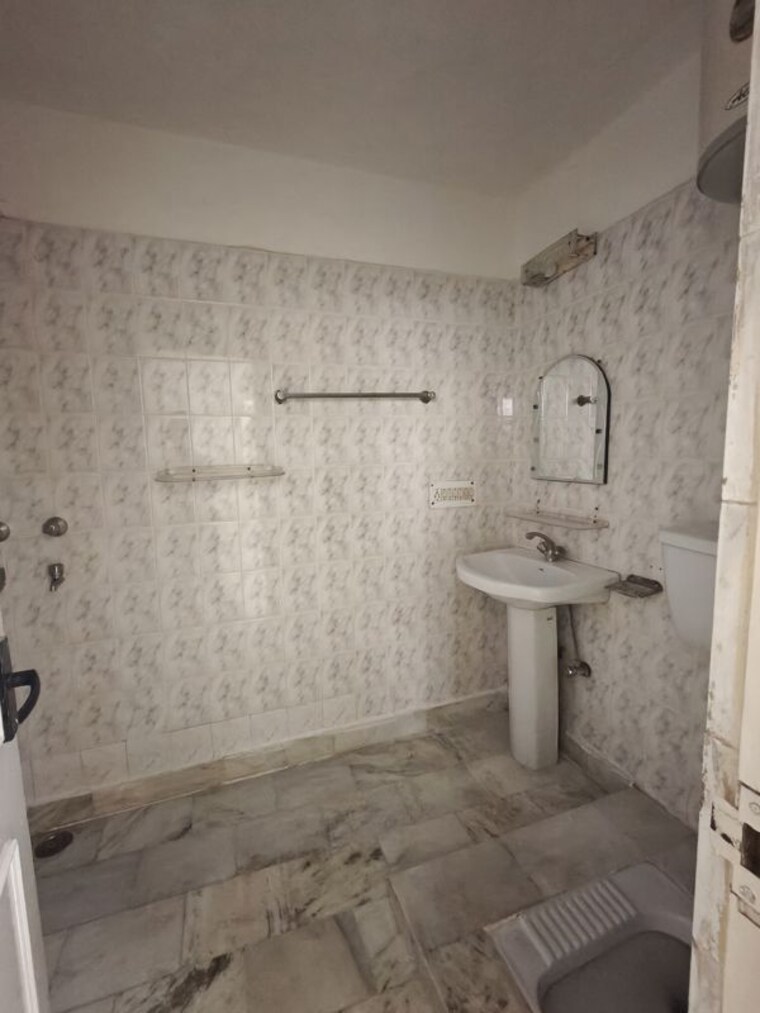 Bathroom, craft-destination-43 3 Bedroom 1533 Sq.Ft. Apartment In Sector 43 Gurgaon 10725753