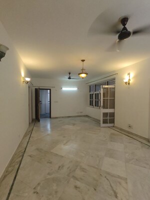 Room in 3 BHK Apartment at Craft Destination 43, Sector 43 – for Rent