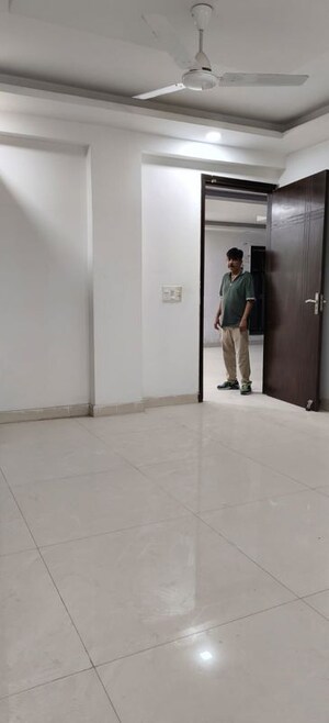 Room in 3 BHK Apartment at Saket – for Rent