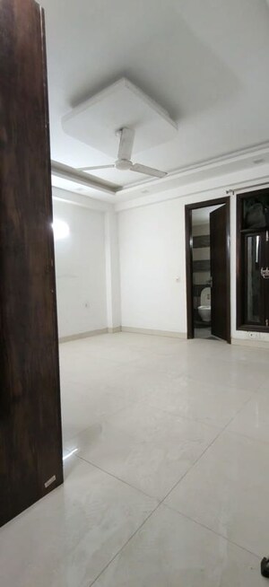 Room in 3 BHK Apartment at Saket – for Rent