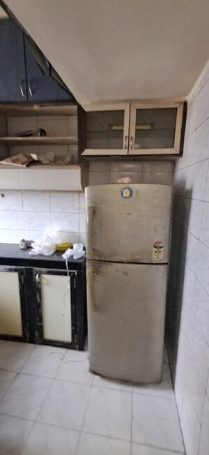 Furnished Amenities in 1 BHK Apartment at Malad Apartment, Malad West – for Rent