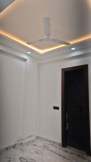 Furnished Amenities in 2 BHK Builder Floor at Pratap Vihar – for Sale