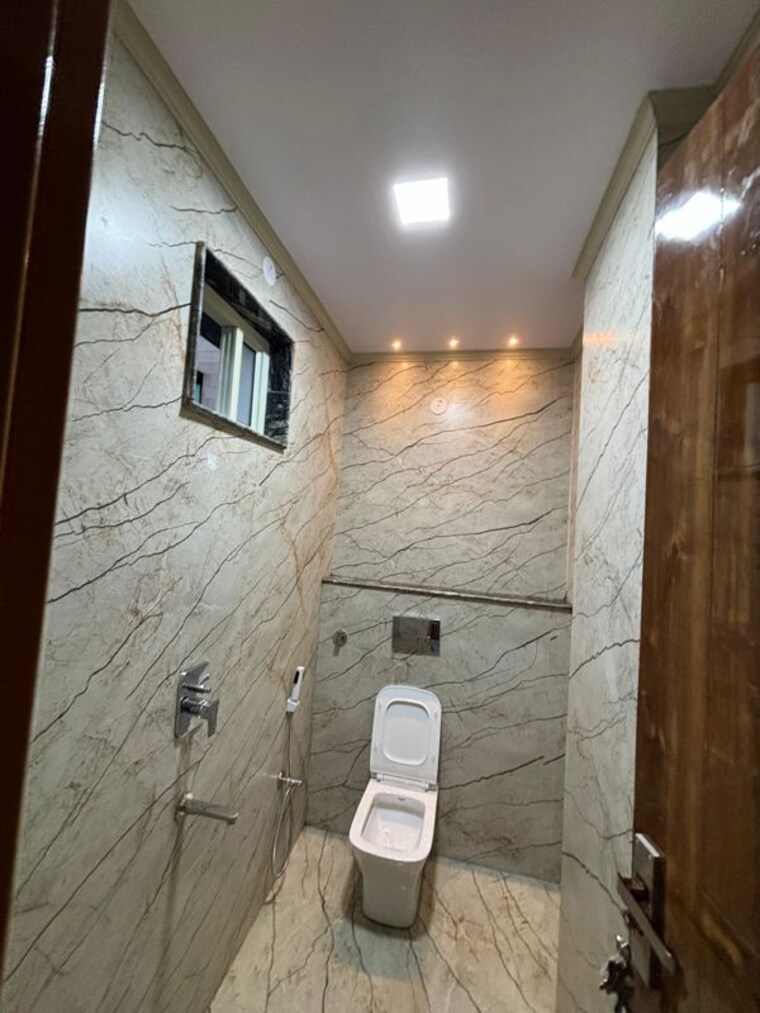 Bathroom, dwarka mor Commercial Office Space in IT/SEZ 140 Sq.Yd. In Dwarka Mor Delhi 10725848
