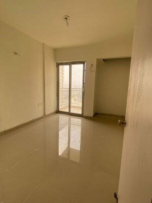 Room in 3 BHK Apartment at Ratan Pearls, Sector 16 Greater Noida – for Sale