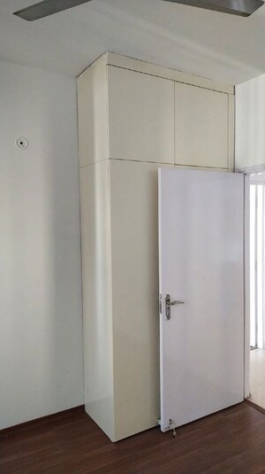 Building Lobby in 2.5 BHK Apartment at Vatika Seven Lamps, Sector 82 – for Sale
