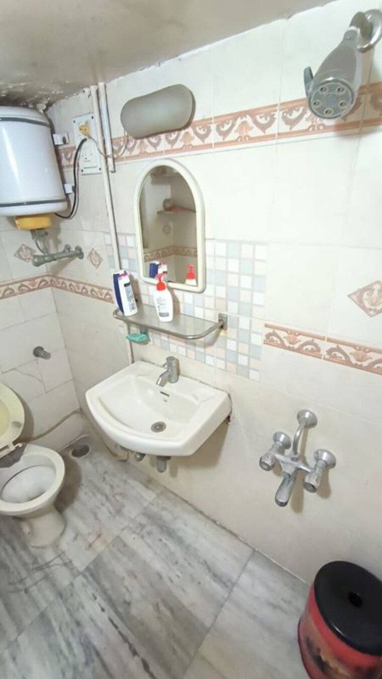 Bathroom, pearl-mansion-marine-lines 3 Bedroom 1500 Sq.Ft. Apartment In Marine Lines Mumbai 10725871