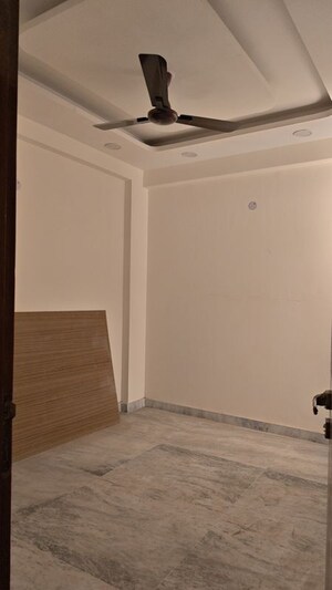 Room in 3 BHK Builder Floor at Pratap Vihar – for Sale