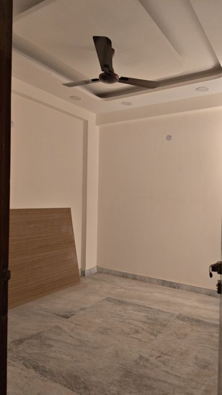 Room, pratap vihar 3 Bedroom 108 Sq.Yd. Builder Floor In Pratap Vihar Ghaziabad 10725877