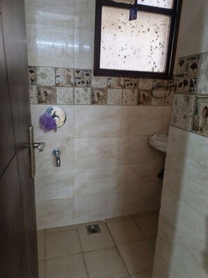 Bathroom in 1 BHK Independent House at Huda Staff Colony, Sector 46 – for Rent