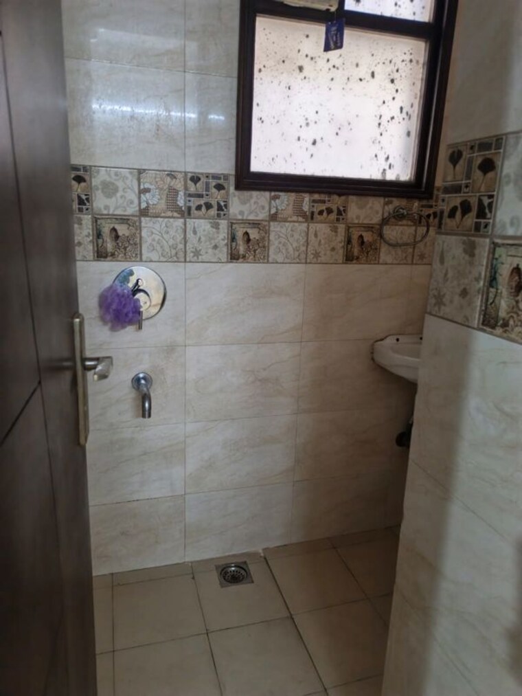Bathroom, huda-staff-colony 1 Bedroom 930 Sq.Ft. Independent House In Sector 46 Gurgaon 10725881