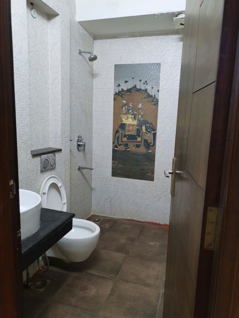 Bathroom, huda-staff-colony 1 Bedroom 930 Sq.Ft. Independent House In Sector 46 Gurgaon 10725881