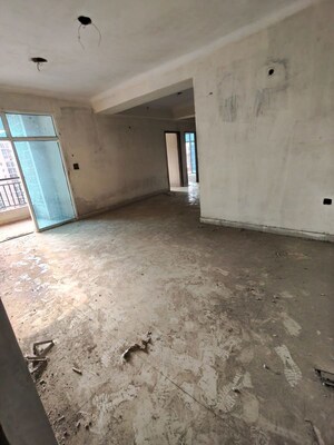 Room in 3 BHK Apartment at JKG Palm Court, Sector 16c Greater Noida – for Sale